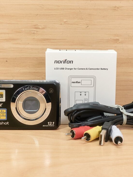 Sony Cyber-shot DSC-W210 / 12.1MP Digital Camera / Compact & Ready to Use - Picture 2 of 14